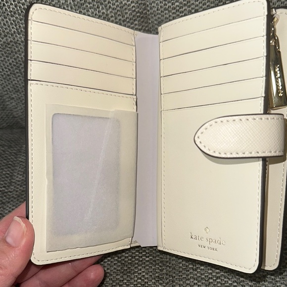 Kate Spade Ivory Wallet - Picture 6 of 7